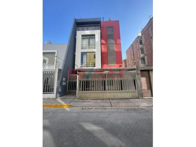 Comodo Departamento En Alquiler En 2Do Piso