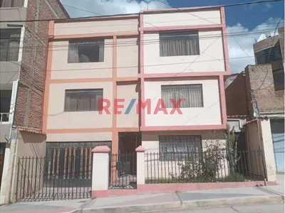 Casa Habitacion Con Cuatro Niveles Y Tres Areas Independientes En Puno , Jr Libertad.