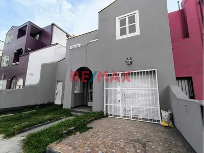 Alquiler De Local Comercial En Lince De 242 M² - Zonificacion Cm