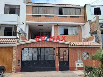 Venta De Amplio Departamento En Primer Piso En Urbanizacion La Colonial En El Callao