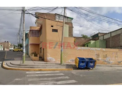 Venta De Casa Como Terreno En  Mariano Melgar Cerca A La Municipalidad