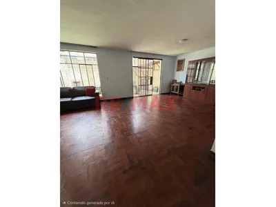 Venta De Casa Frente A Parque En Surco