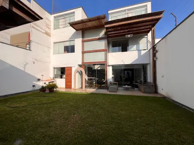 Venta de Casa en Santiago de Surco - Lima 4 Dormitorios
