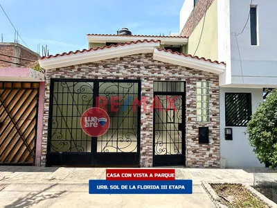 Moderna Casa Con Vista A Parque - Sol De La Florida (Ica)