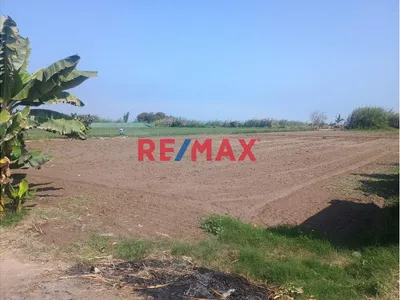 Terreno En Plena Av Mariscal Castilla - Camaná