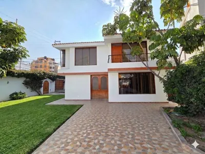 Venta de Casa en Yanahuara - Arequipa 5 Dormitorios 