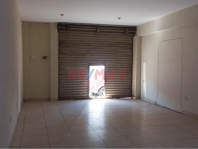 Se Alquila Oficina Y/O Local Comercial  Por La Av. Parra