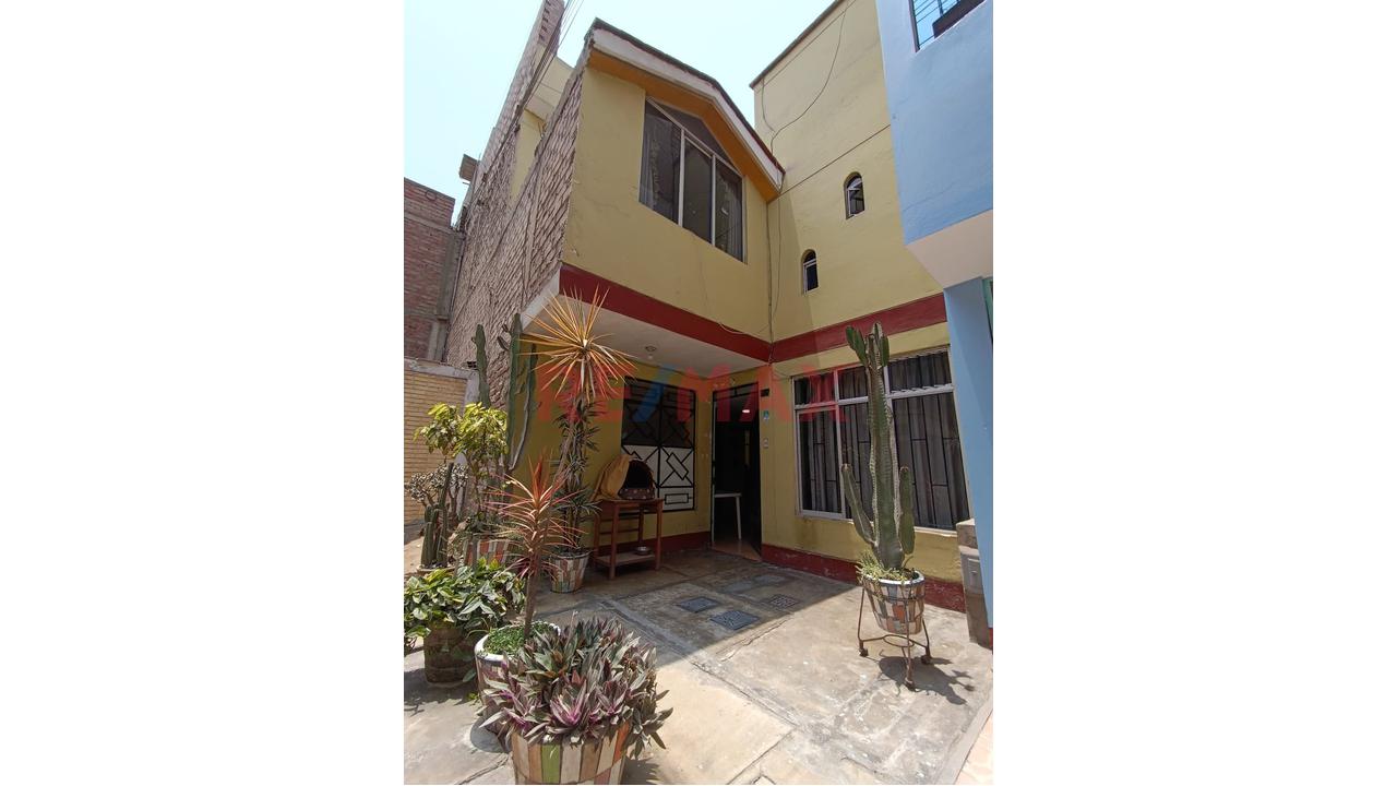 🏡 ¡Casa De 3 Pisos Frente A Parque En Carabayllo! 🌳