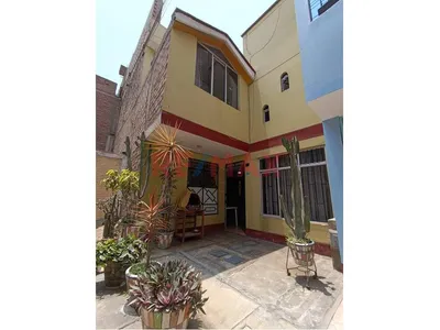 🏡 ¡Casa De 3 Pisos Frente A Parque En Carabayllo! 🌳