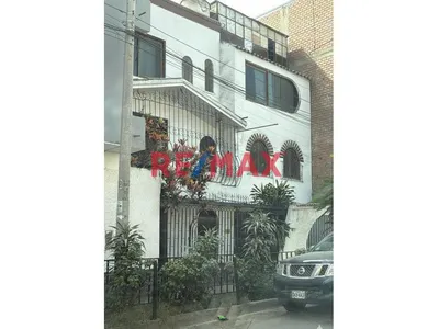Casa De 3 Pisos Con 2 Locales Comerciales Y 3 Departamentos – Ideal Para Inversión En San Juan De Lurigancho