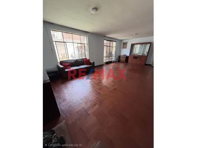 Venta De Casa Frente A Parque En Surco