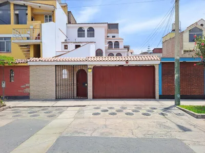 Venta de Casa en Santiago de Surco - Lima 7 Dormitorios