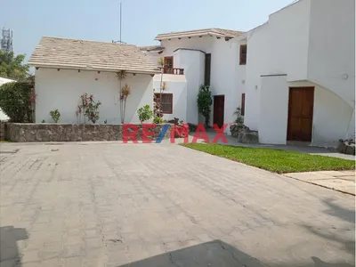Vendo Terreno 1,365M2 En Avenida La Molina, Urbanización El Sol De La Molina.