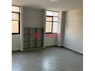 ¡Alquila Tu Oficina En La Mejor Zona De La Molina! De 35 M2
