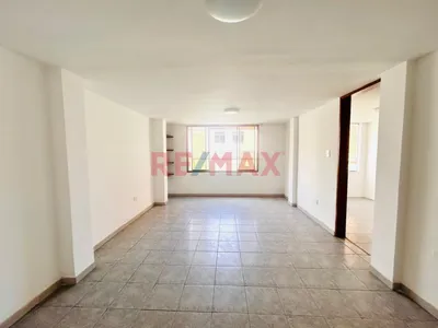 Alquilo Departamento 64 M2 De 2 Dormitorios En 2Do Piso Urb. Los Precursores - Surco!