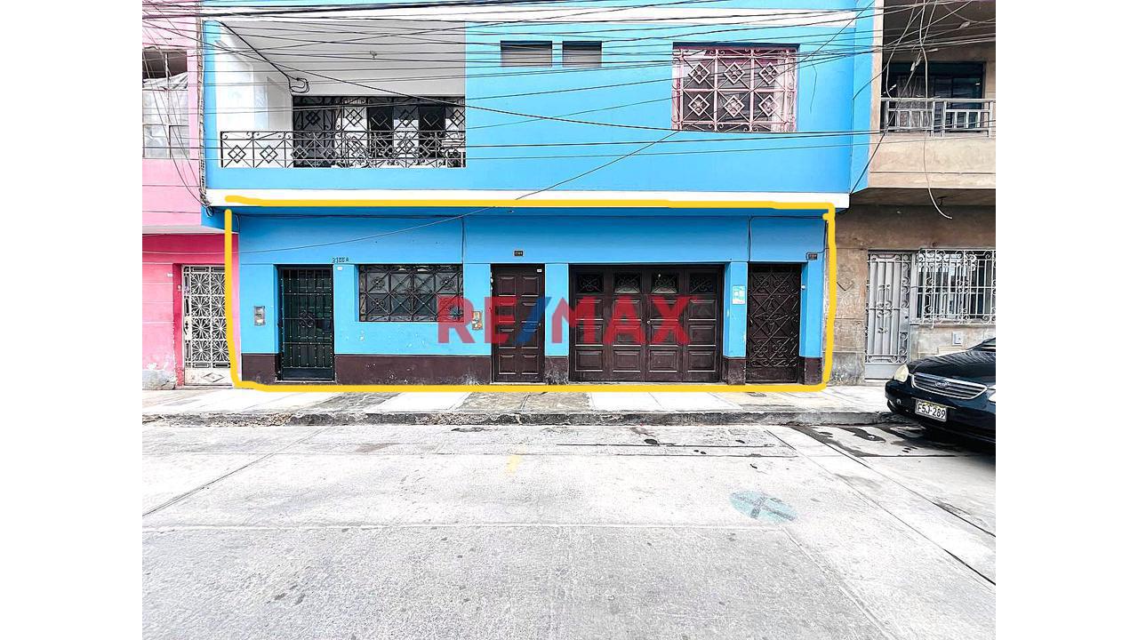 Venta De Departamento En Primer Piso 240 M2 Con Cochera Y Patio