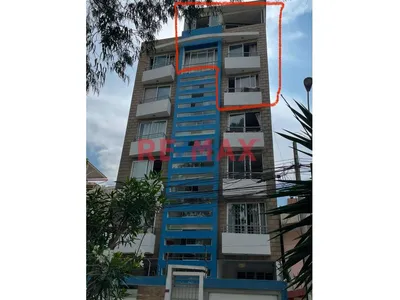 Vendo Moderno Triplex Urb. Olimpo Ate 5To Piso Con Ascensor Área 116M2 4 Dormitorios 4 Baños