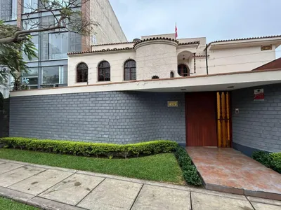 Venta de Casa en Santiago de Surco - Lima 5 Dormitorios