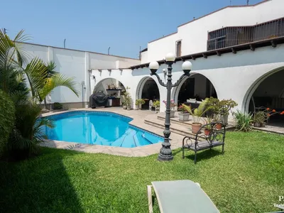 Casa en venta · Urb. Portada de la Planicie, La Molina · 600 m², 4 dorm.
