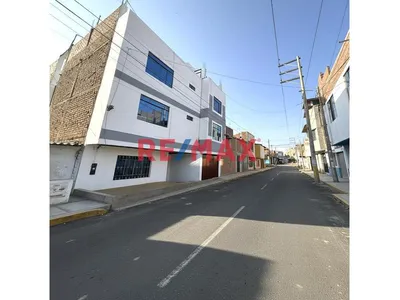 Venta De Hostal De 3 Pisos 25 Hab En La Esperanza –  Sector Santa Verónica, Pasaje Costa Rica