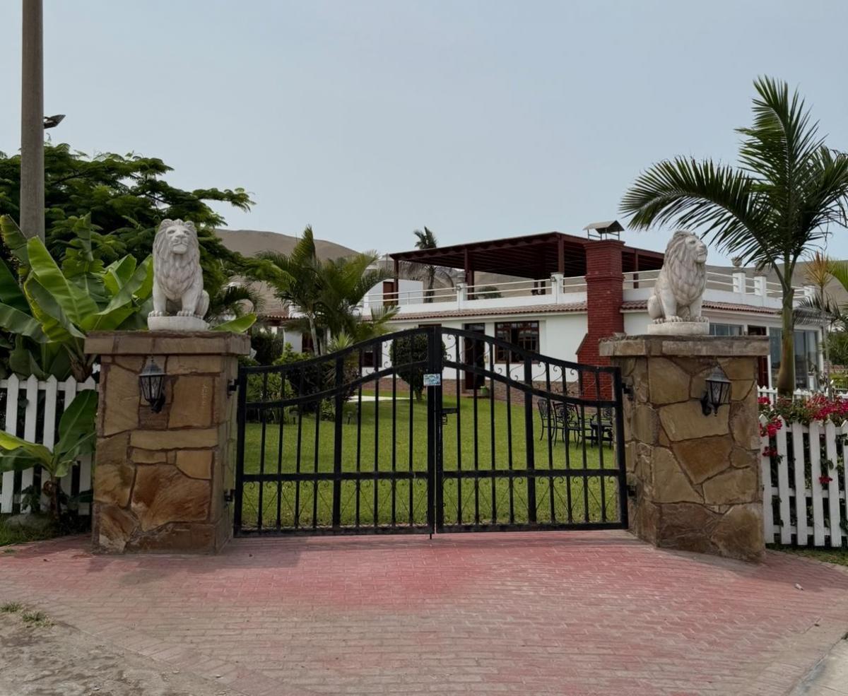 Venta de Casa en Santa Rosa - Lima 7 Dormitorios 
