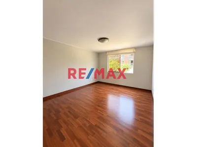🏡 Alquiler De Amplio Departamento Frente A Parque En La Castellana – Surco