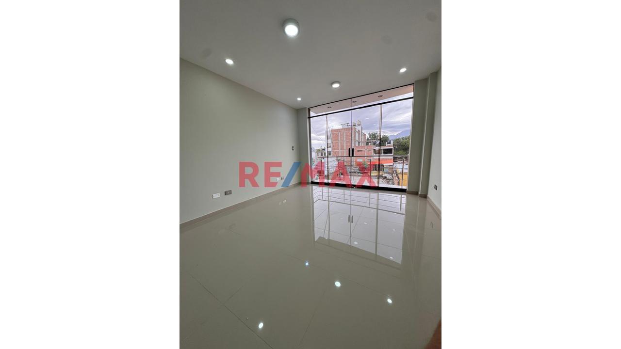 🏡✨ ¡Departamento 3Er Piso En Venta En José Luis Bustamante Y Rivero!