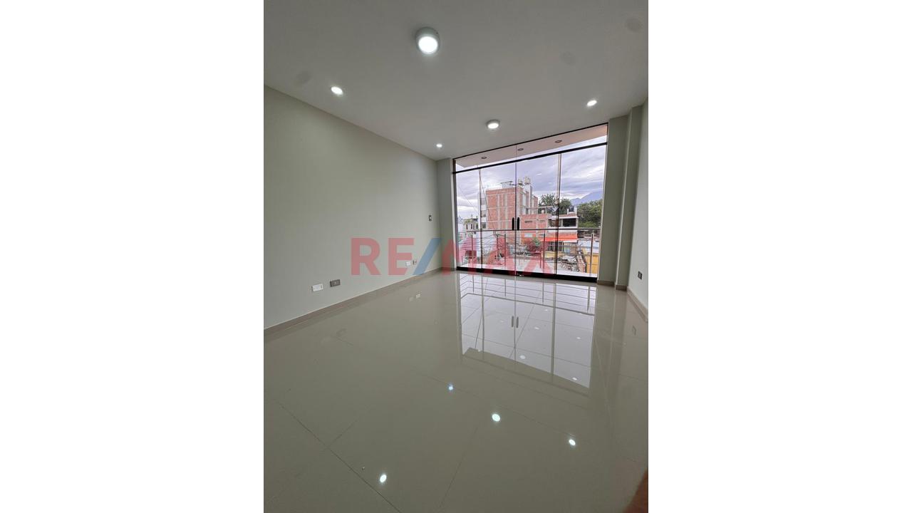🏡✨ ¡Departamento 3Er Piso En Venta En José Luis Bustamante Y Rivero!