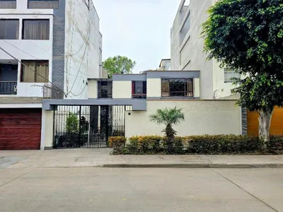 Venta de Casa en Santiago de Surco - Lima 4 Dormitorios 