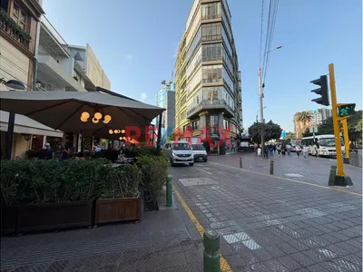Local Comercial Frente Al Parque Kennedy – Miraflores | Una Ubicación Estratégica Para Tu Marca