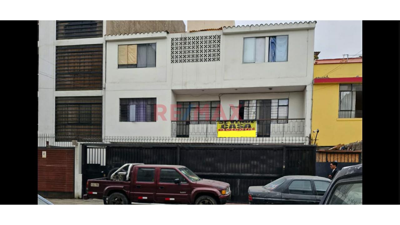 🏚 ¡Hermosa Casa En Venta De 3 Pisos Urb  Sta. Catalina! ✨