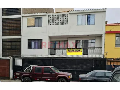 🏚 ¡Hermosa Casa En Venta De 3 Pisos Urb Sta. Catalina! ✨