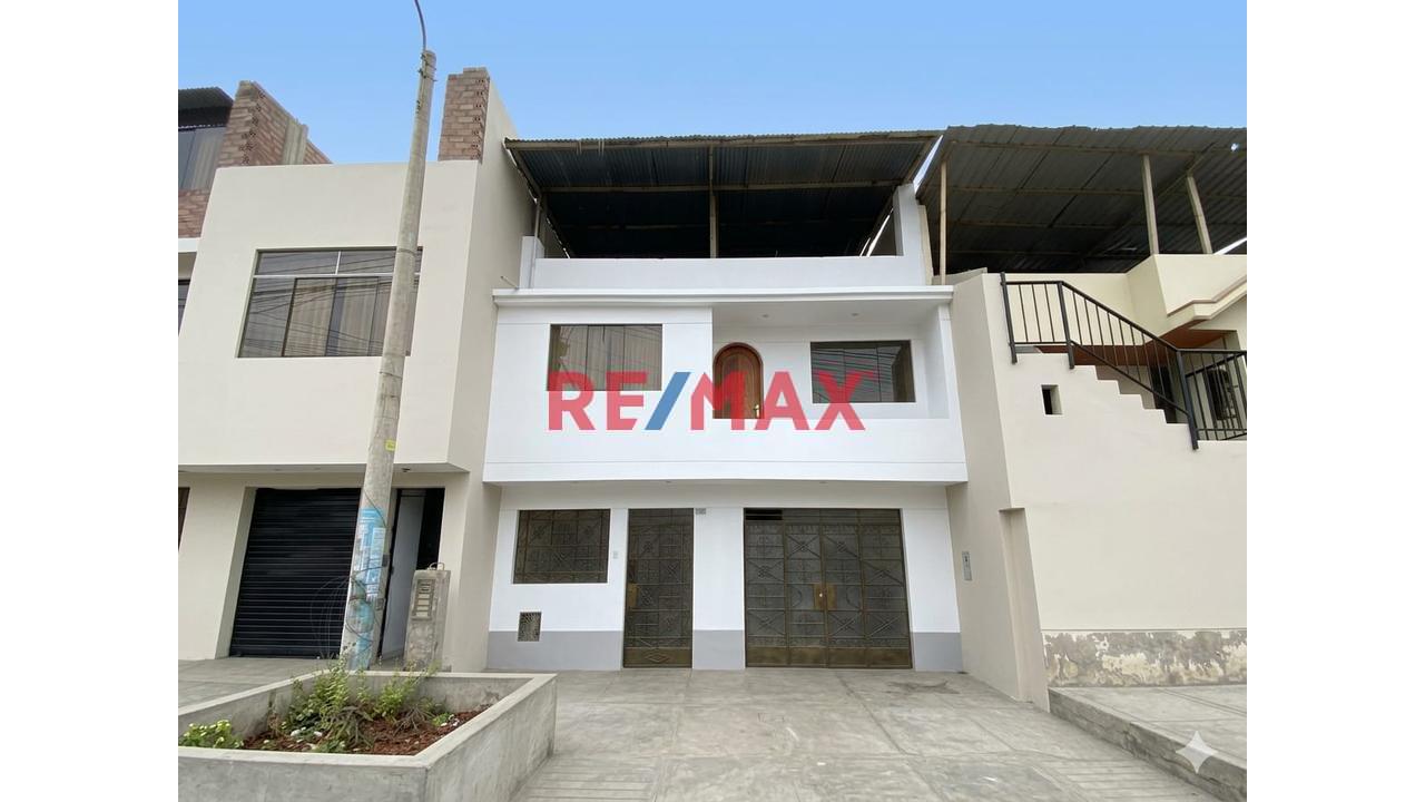 Venta De Casa De 3 Pisos  150 M²  En San Juan De Miraflores