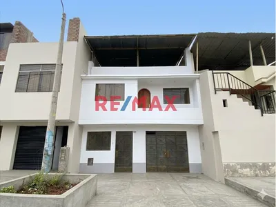Casa en venta · Uranmarca, San Juan de Miraflores · 275 m², 5 dorm.