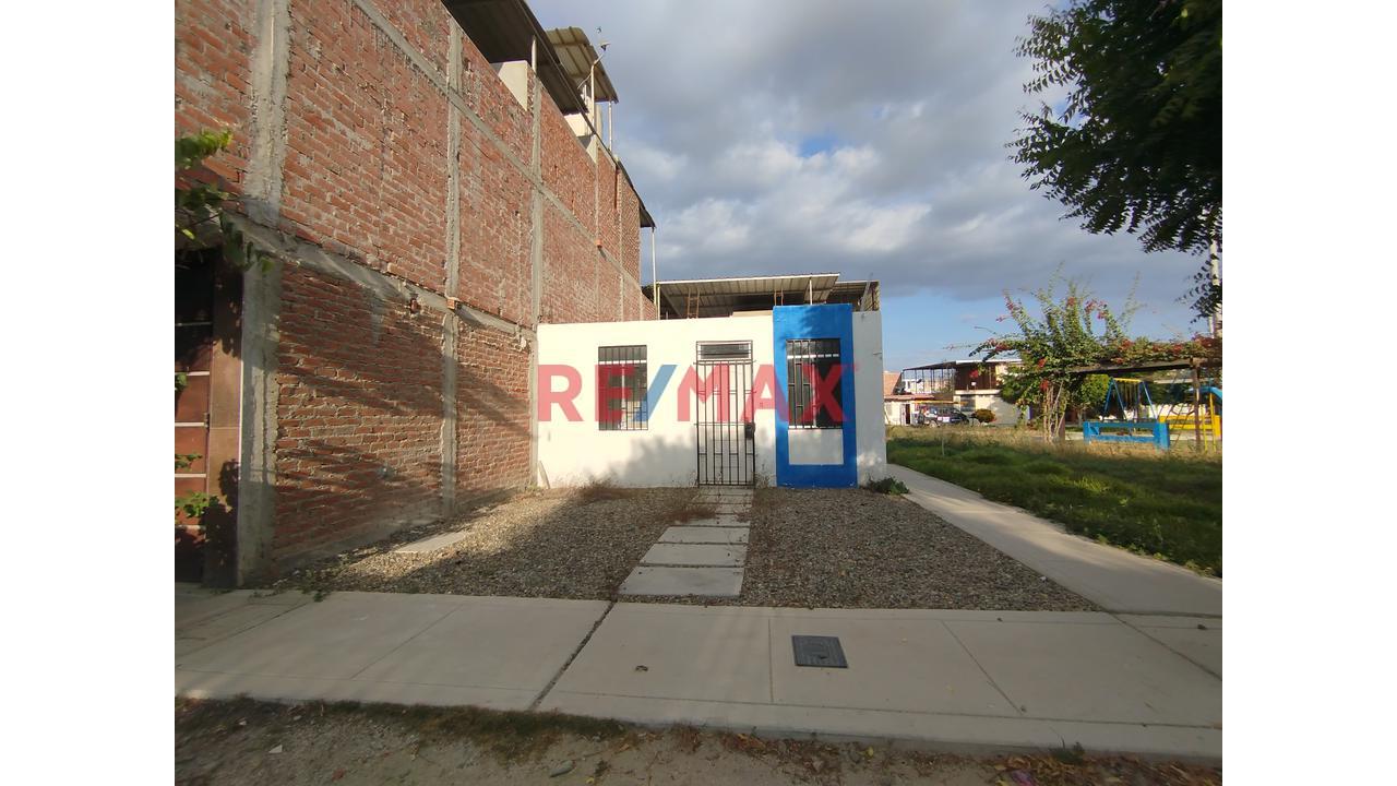 Venta De Casa En Urbanización.Planicie Costado De Parque