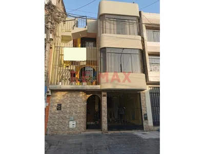 Invierte Y Genera Ingresos! Casa De 4 Pisos En Vipol San Diego – San Martín De Porres