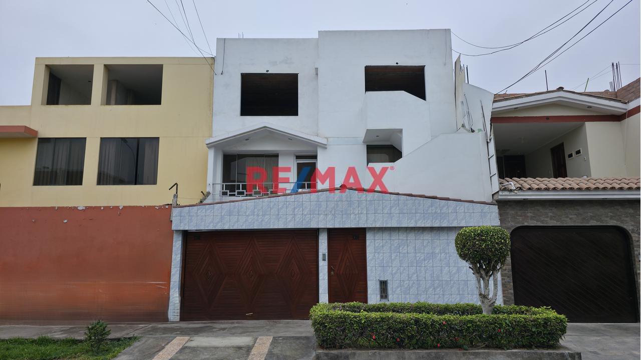 Casa De 3 Pisos En La Perla