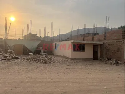Terreno En Esquina Frente A Parque – El Portillo De Carapongo