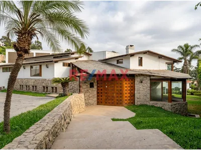 Excelente Oportunidad De Inversión Linda Casa Con Piscina En Casuarinas Con 1475M²