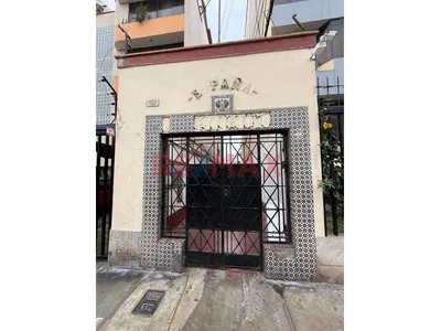 Casa Urbana Con Dos Departamentos Independientes En Plena Av Principal
