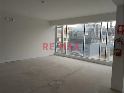 Se Vende Linda Y Moderna Oficina  178.46 M2 En Urb. Santa Catalina, La Victoria