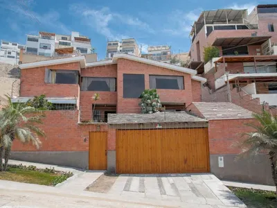Venta de Casa en Santiago de Surco - Lima 5 Dormitorios