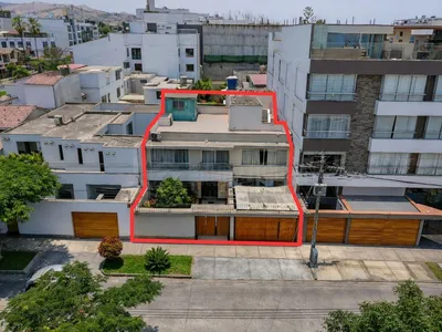 Venta de Casa en Santiago de Surco - Lima 5 Dormitorios