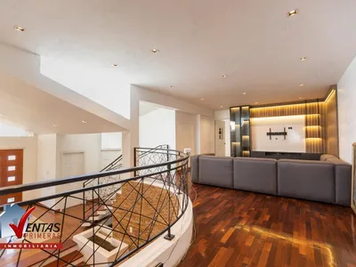 Venta de Casa en Santiago de Surco - Lima 6 Dormitorios