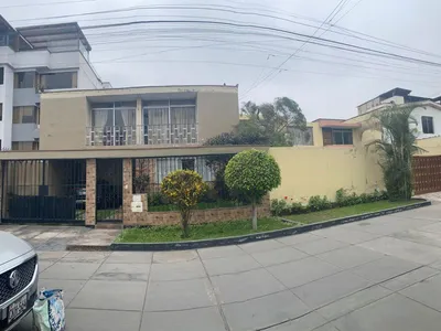 Venta de Casa en Santiago de Surco - Lima 4 Dormitorios