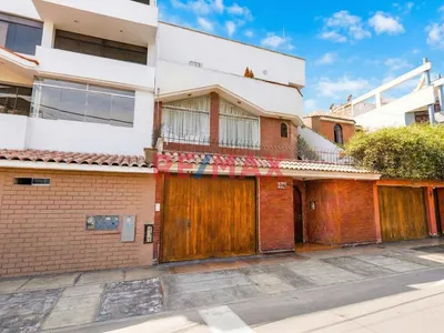 Alquilo Amplio Departamento Frente A Parque En Mayorazgo - Ate 🌳📍