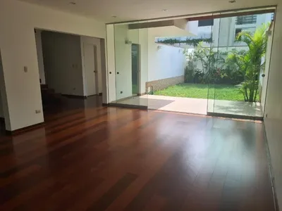 Venta de Casa en Santiago de Surco - Lima 4 Dormitorios