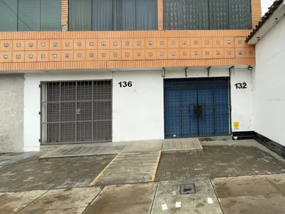 Local Comercial Urb. Los Rosales - Surco.