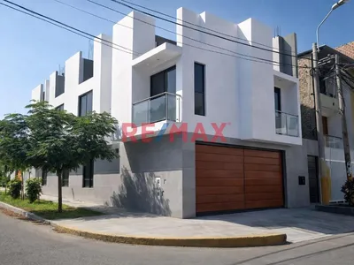 Alquilo Amplio Departamento Primer Piso En Urb. Viñedos De Comas
