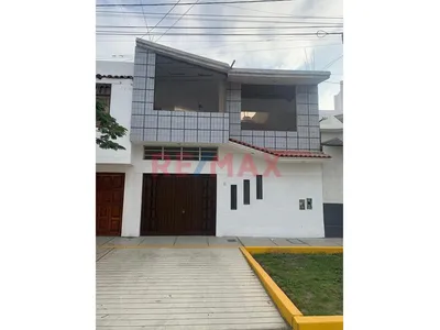 Casa en venta · Las Casuarinas, Nuevo Chimbote · 230 m², 2 dorm.